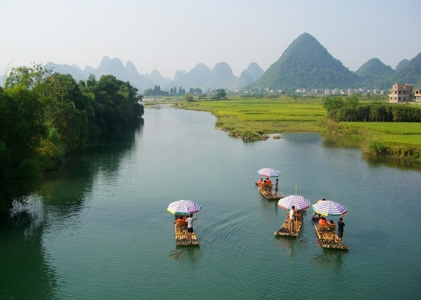 16-day Hong Kong Guilin Yunnan Chengdu Tour